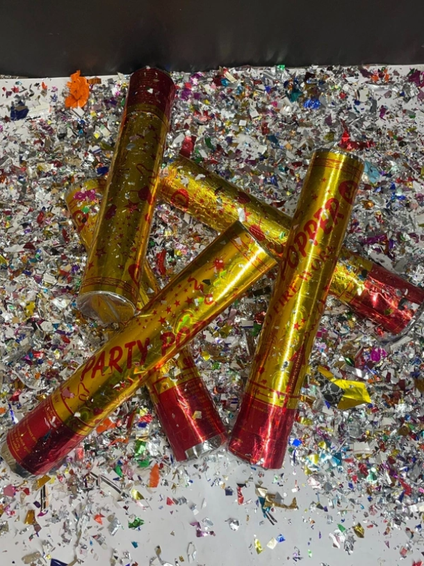40 CM Party Popper Cannon – Multicolour Metallic Confetti Shooter